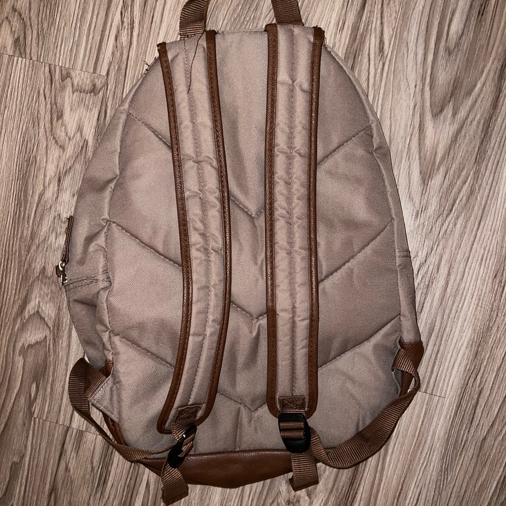 Lightweight backpack - Picture 3 of 9